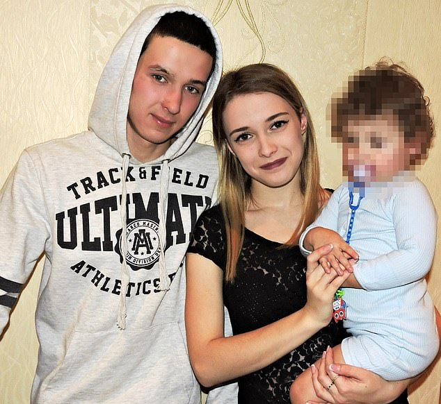 2-годишно уби по ужасяващ начин младата си майка на рождения ѝ ден СНИМКИ