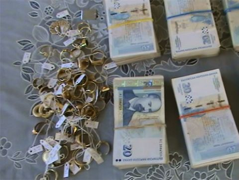 Доверчива женица окачи торба с пари на портата си в Дулово и изгоря
