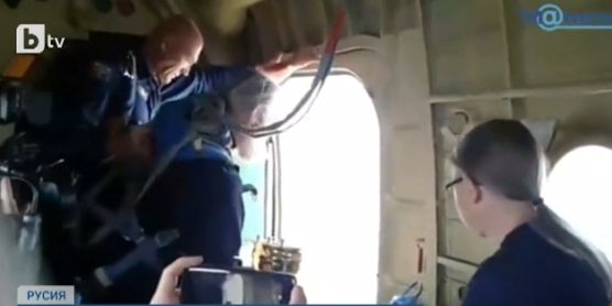 Свещеник се качи на самолет и направи нещо невиждано ВИДЕО