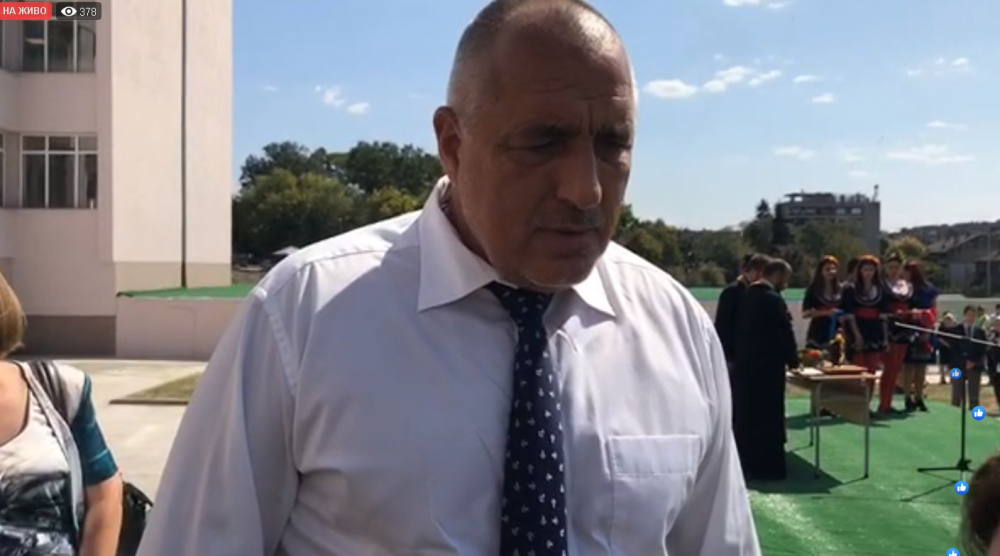 Учителка се разплака пред Борисов, а той направи нещо нечувано ВИДЕО