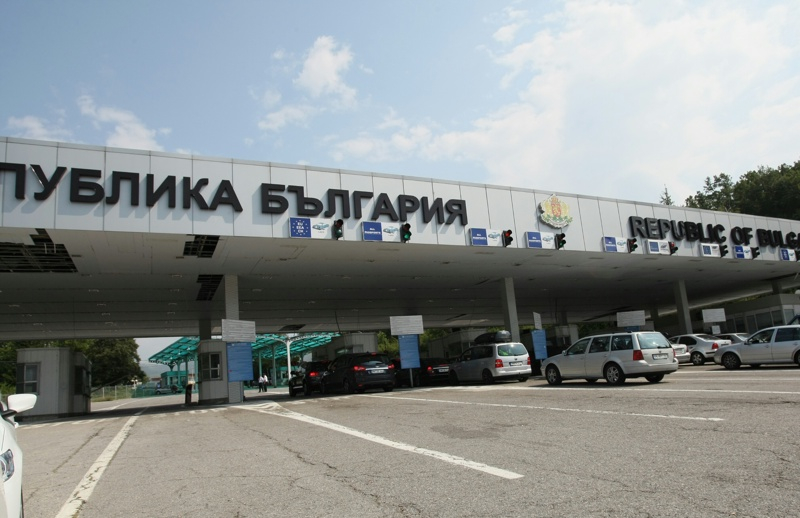 Митничари на "Калотина" онемяха от намереното в бельото на дама, пътуваща за Турция 