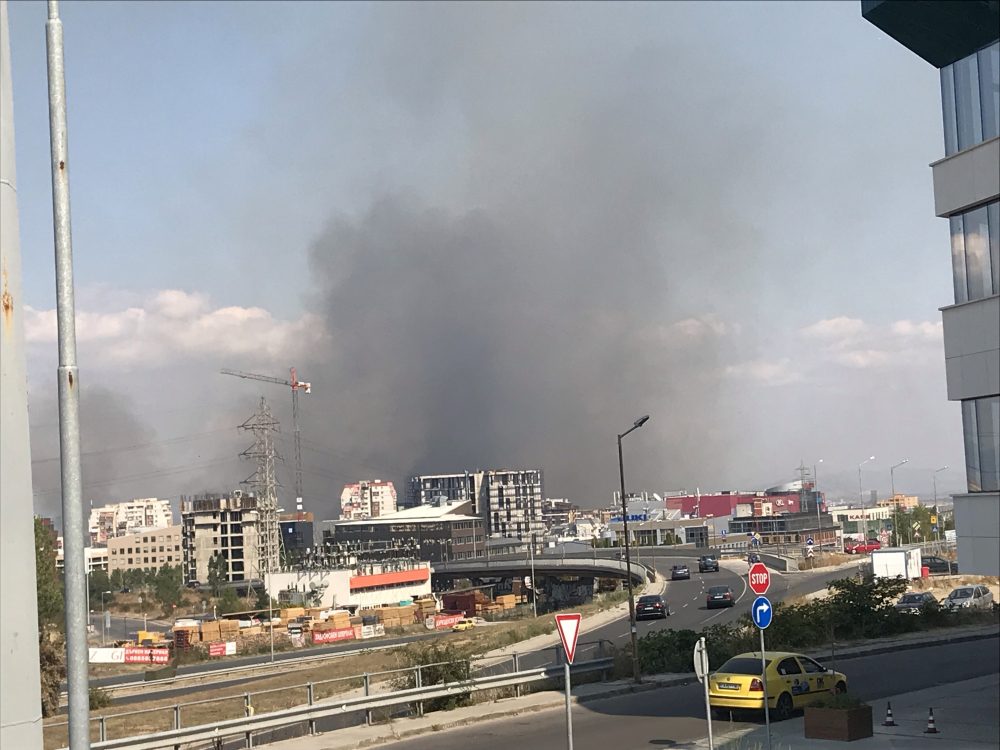 Огненият ад в София се разраства, пожарът пълзи към... СНИМКИ