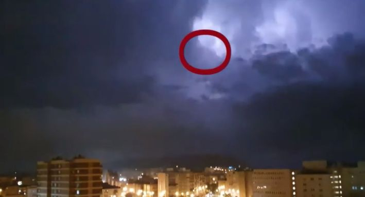 Учени от НАСА се чудят какво има на това ВИДЕО с НЛО от Италия