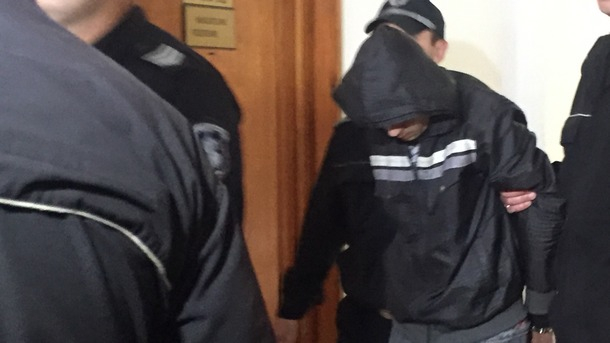 Тежка присъда за влюбения килър на хубавицата Симона и хазартния бос Миджурина