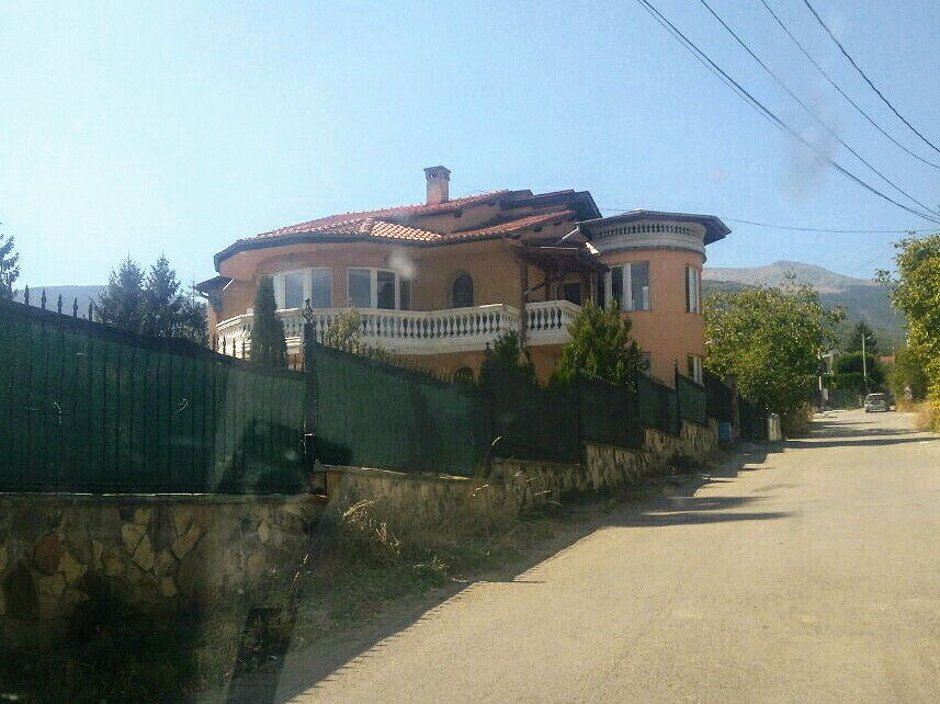 Вижте арсенала за убийства в бърлогата на разбитите трафиканти ВИДЕО