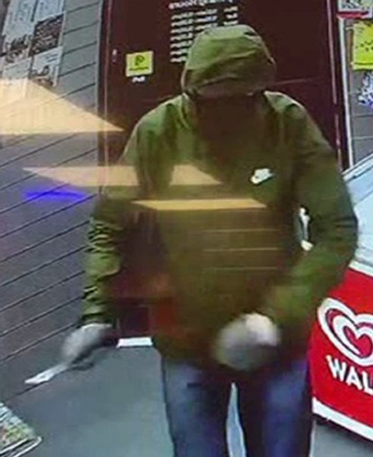 11-годишна разказа играта на въоръжен апаш в хранителен магазин ВИДЕО