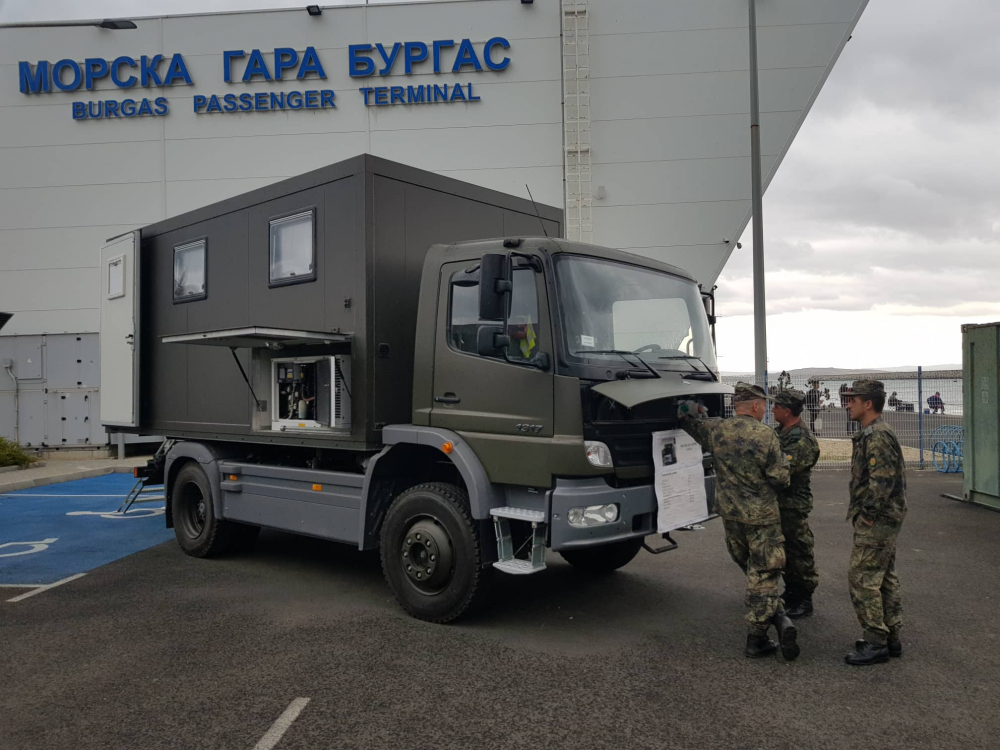 Военен екшън в Бургас: Стреляха по трафикант на Пристанището СНИМКИ