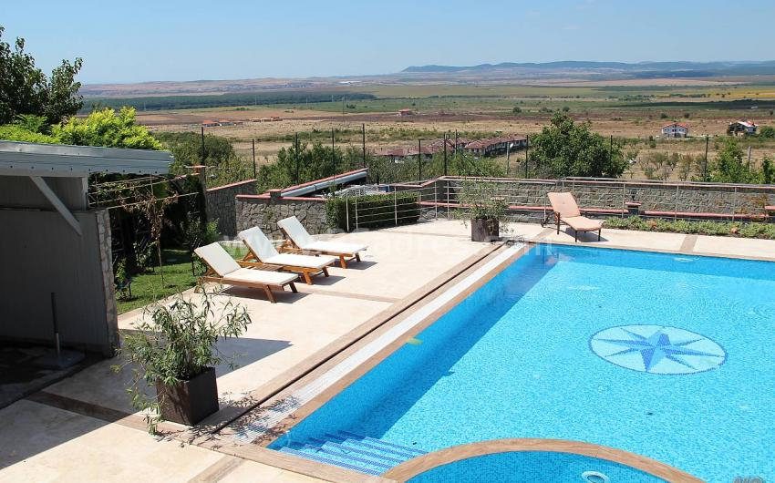 IT специалисти удариха джакпота с вила с басейн под наем край София 