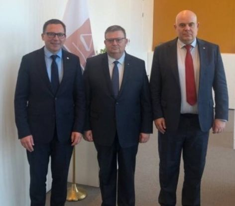 Цацаров и Гешев с престижна среща в Хага