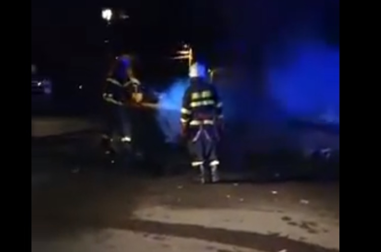 Кола пламна мистериозно по късна доба и изгоря до основи в Кърджали ВИДЕО