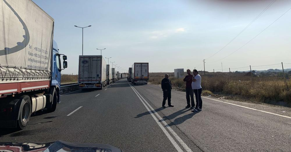 Ад на пътя: Километрична тапа на Капитан Андреево СНИМКИ