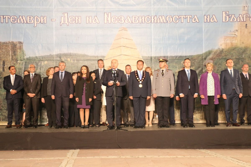 Зам.-шефът на парламента с пламенни думи навръх празника