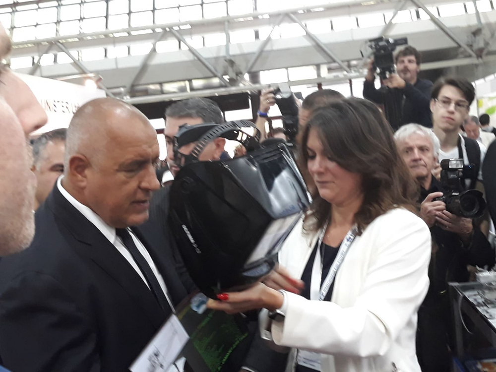 Жена предложи нещо необичайно на премиера, а той се съгласи! СНИМКИ
