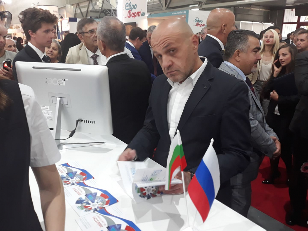 Жена предложи нещо необичайно на премиера, а той се съгласи! СНИМКИ