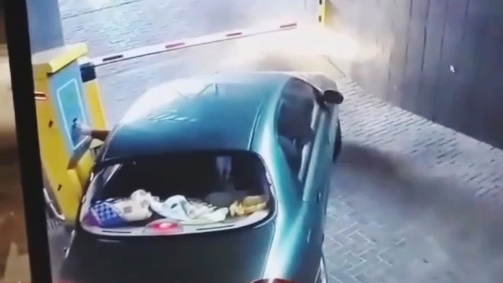 Шофьор втрещи мрежата с постъпката си в подземен паркинг ВИДЕО