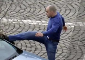 Наглец спря на непозволено място, а когато му направиха забележка, стана страшно