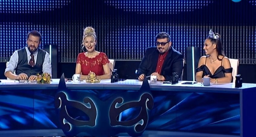 Мария Илиева си показа гърдите в национален ефир СНИМКИ 18+