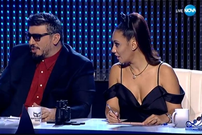 Мария Илиева си показа гърдите в национален ефир СНИМКИ 18+