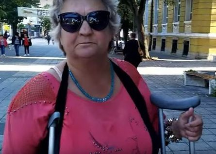 Лъжепросякинята-милионер Пенка с нова изцепка на пъпа на Бургас ВИДЕО