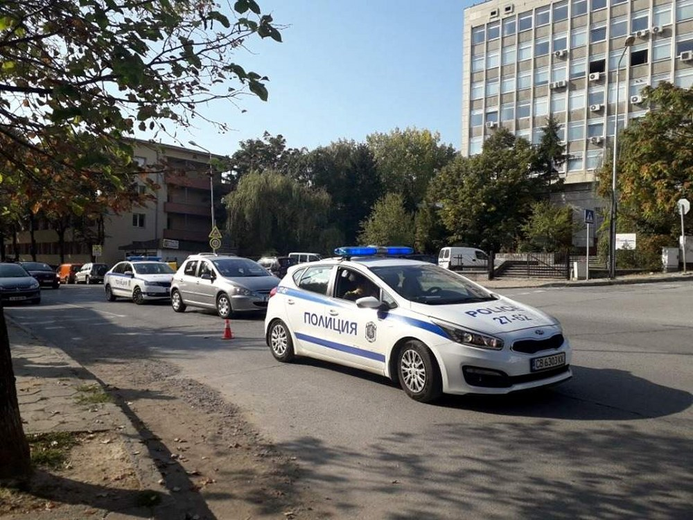 Пенсионер удари с кола 3 момичета в Шумен СНИМКИ