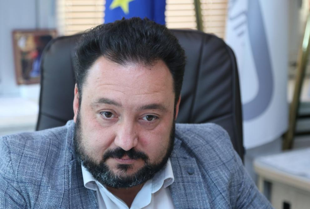 Полицията разследва побой в БНР: Деверът на Великова набил репортер
