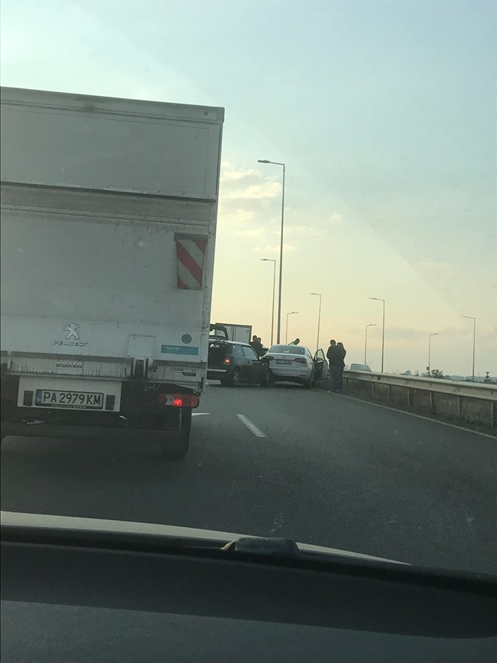 Първо в БЛИЦ! Тежко меле в София затапи ключови булеварди СНИМКИ