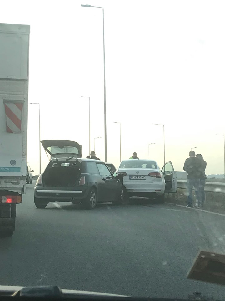 Първо в БЛИЦ! Тежко меле в София затапи ключови булеварди СНИМКИ