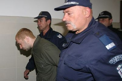 880 изверги и убийци потънаха вдън земя, МВР ги дири под дърво и камък
