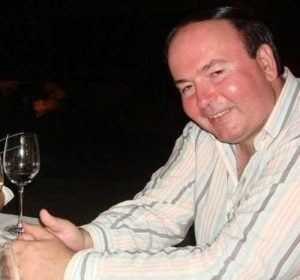 Вдовицата на Ангел Свинаря се развихри, певици и модели горят с коли и апартаменти