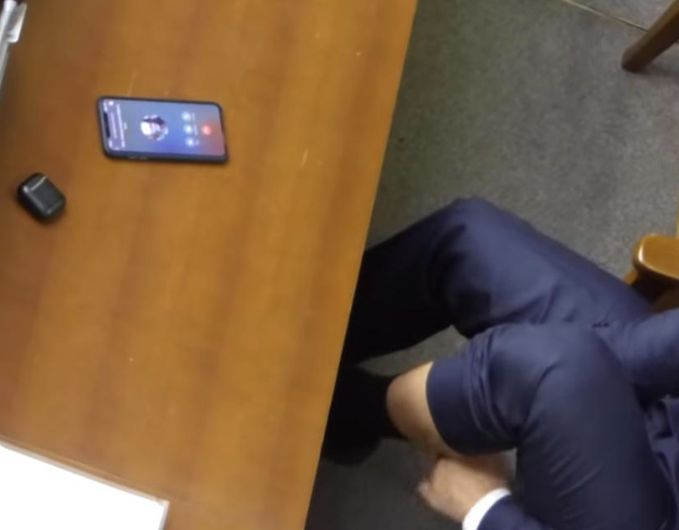 Скандал 18+ в Киев: Депутат мастурбира по време на заседание на Радата ВИДЕО