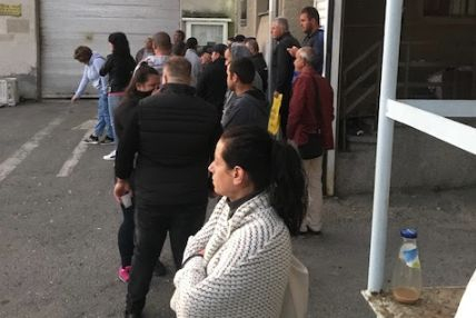 Кърджалийци окупираха Пътна полиция по тъмна доба СНИМКА