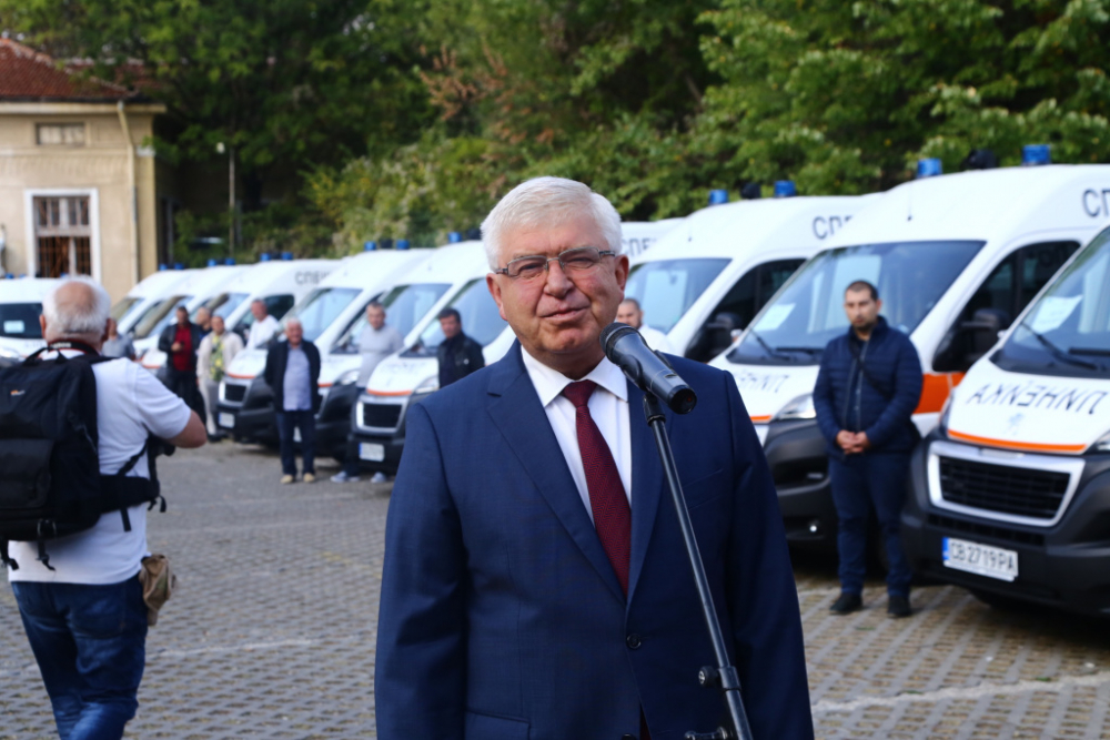 Здравният министър свика извънреден брифинг и съобщи, че...