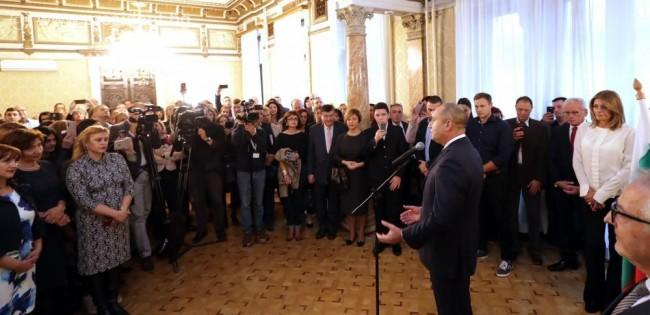 Радев във Виена: Поколения българи изграждат доброто име на общността ни в Австрия СНИМКИ