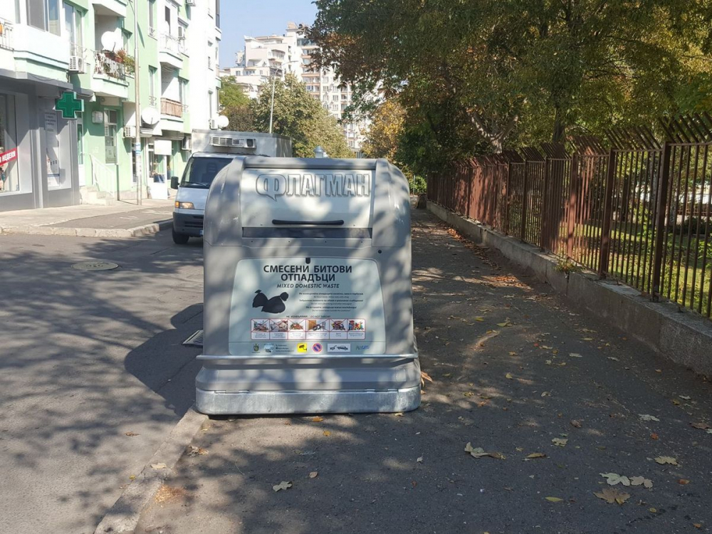 Селска простотия с кофа за боклук в Бургас СНИМКИ