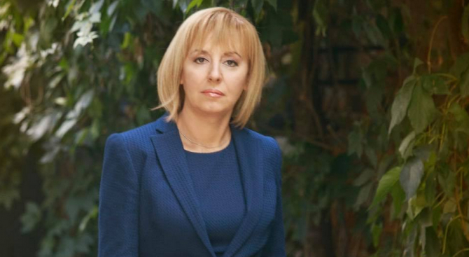 Манолова отвърна на провокацията: Жалки хора, не са намерили правилния човек, когото да уплашат