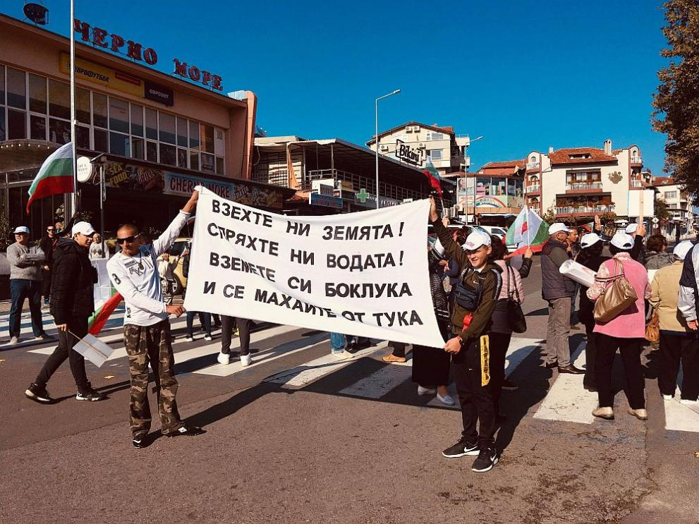 Протест затвори пътя за Созопол СНИМКИ