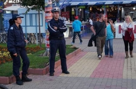 Подивял британски бизнесмен скочи на бой на ченгета в Слънчев бряг