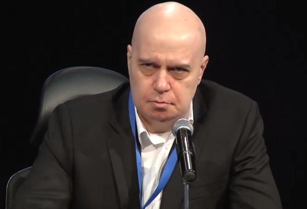 Андролова очерта вариантите пред Трифонов и съсипа "Мутри вън"