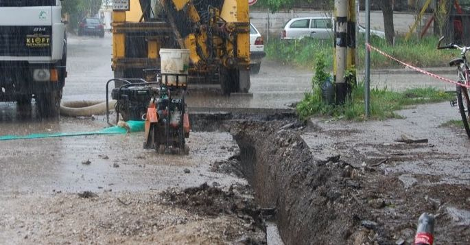 Авария оставя големи столични квартали без вода