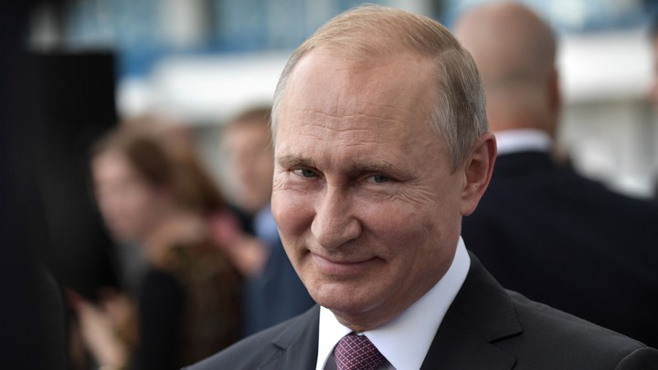 В небето над Холивуд се появи послание до Путин ВИДЕО