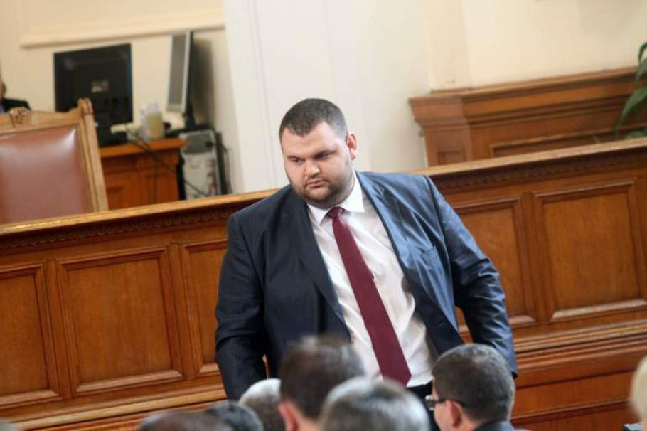 Протеже на Пинокио върти латерната за Пеевски