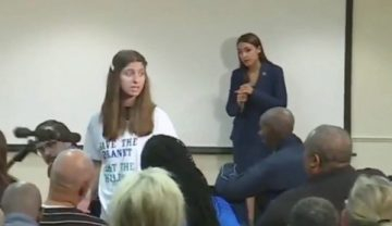 Тотално изтрещяла активистка: Бомбардирайте Русия и изяжте децата