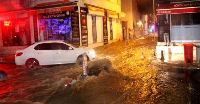 Страшна стихия помете турски курорт, домове и автомобили са под вода ВИДЕО 
