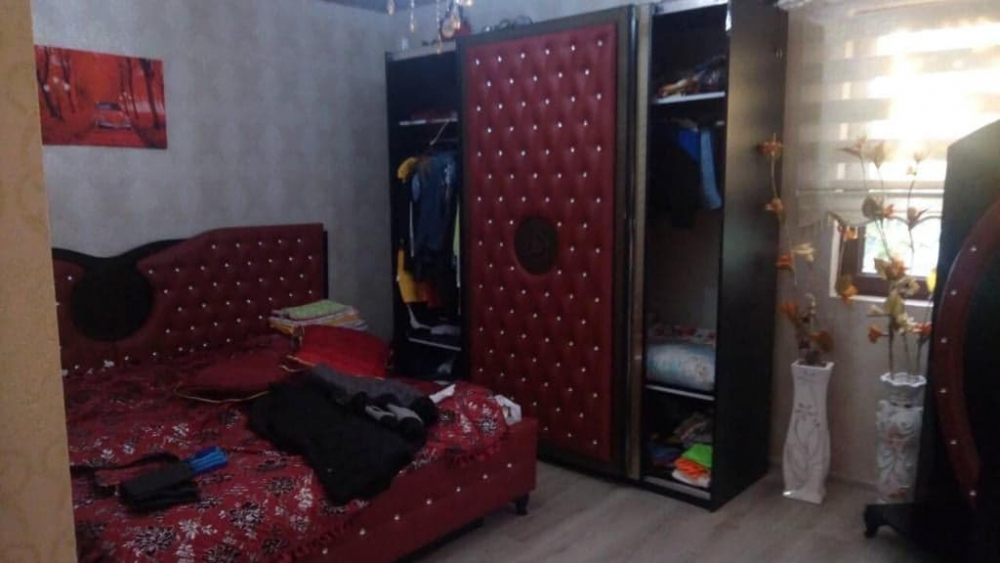 Първо в БЛИЦ! Уникални СНИМКИ на ромските барони, закопчани при акцията във Ветово и палатите им