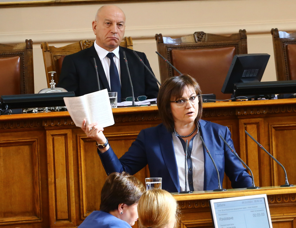 Нинова гневна заради промените в болничните, пита за пенсиите