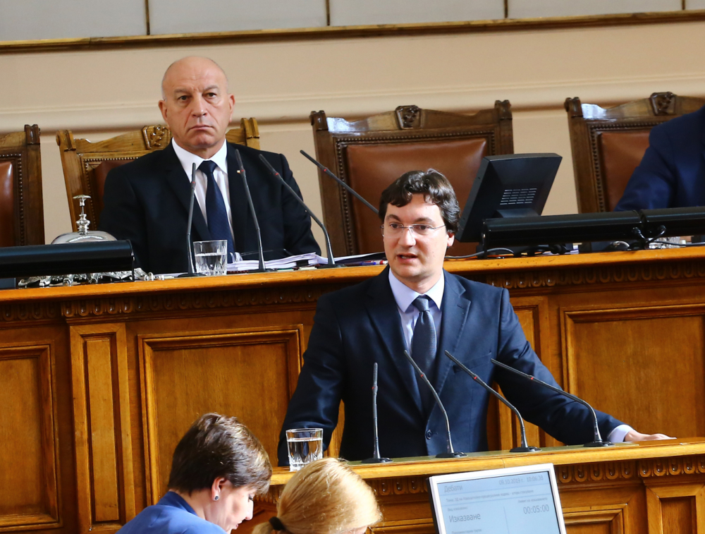 Крум Зарков към депутатите: Пропускате една ключова фраза на президента, а тя е...  