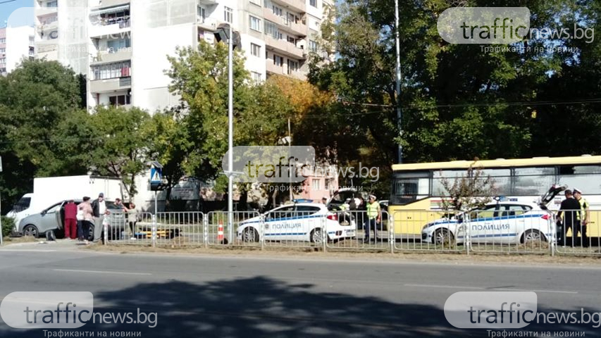 Страшен кошмар с малко дете на пешеходна пътека в Пловдив СНИМКИ 