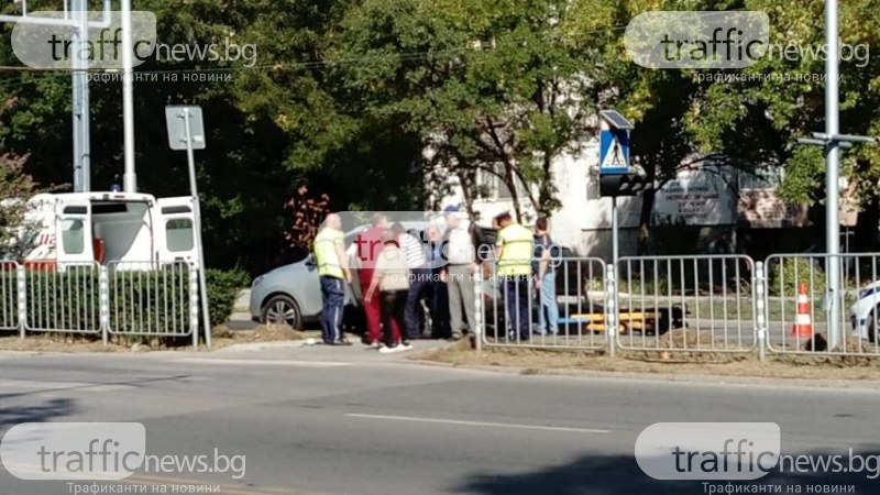 Страшен кошмар с малко дете на пешеходна пътека в Пловдив СНИМКИ 