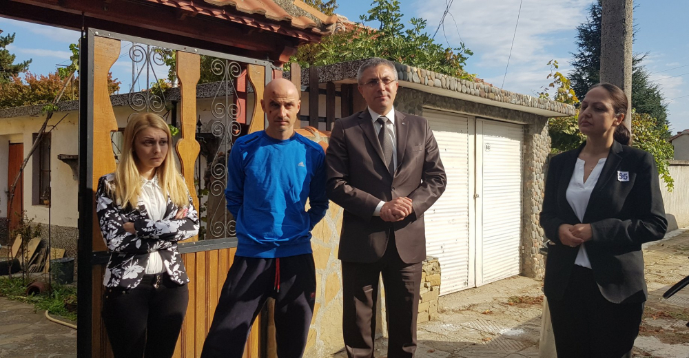 Пребиха мъжа на председателката на Младежкото ДПС Сунгурларе! СНИМКИ