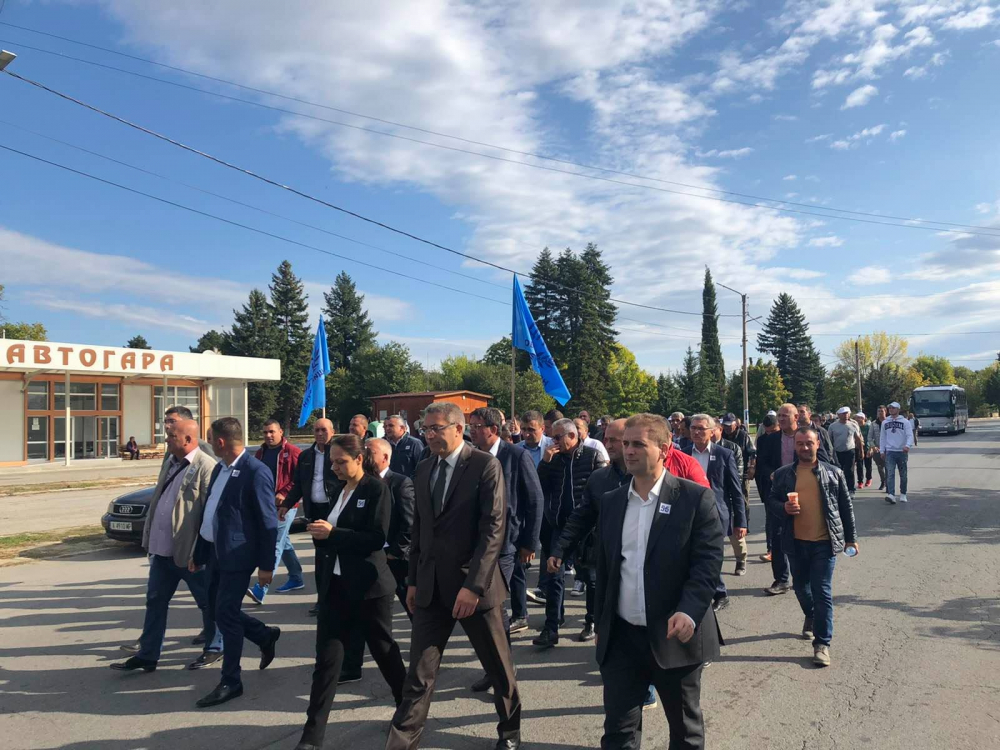 Пребиха мъжа на председателката на Младежкото ДПС Сунгурларе! СНИМКИ